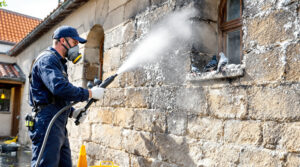 service professionnel de nettoyage des fientes de pigeons à barentin (76360). obtenez un devis rapide au +33 6 07 58 08 82 pour préserver la propreté et la santé de vos espaces.