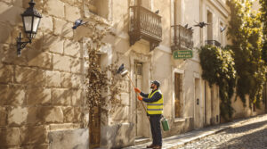 service professionnel de nettoyage des fientes de pigeons à morlaix (29600). intervention rapide et devis gratuit au 06.07.58.08.82 pour un environnement propre et sain.
