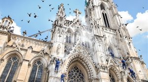 service professionnel de nettoyage des fientes de pigeons pour églises partout en france. interventions rapides et efficaces pour préserver la propreté et la beauté de vos bâtiments religieux.